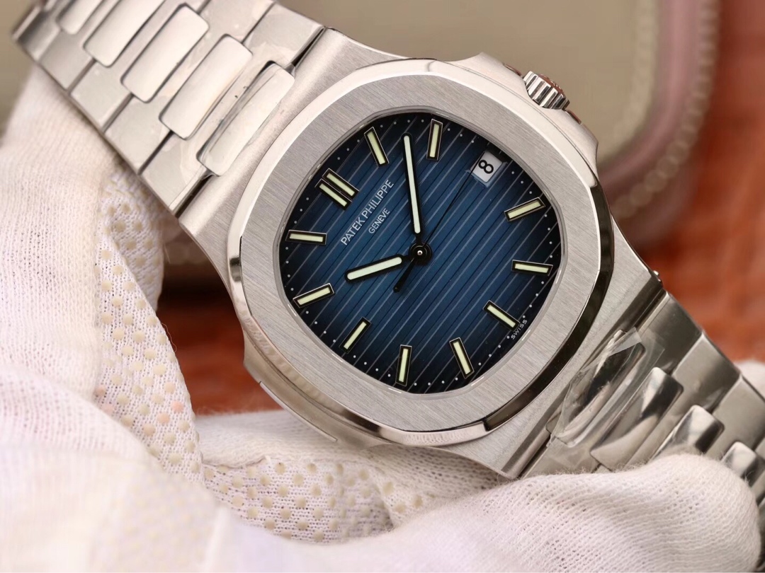 patek-philippe-1686-2.jpg