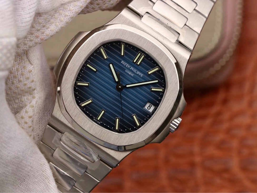 patek-philippe-1686-3.jpg