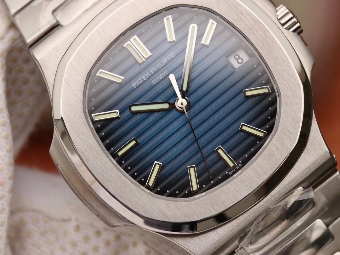 patek-philippe-1686-4.jpg