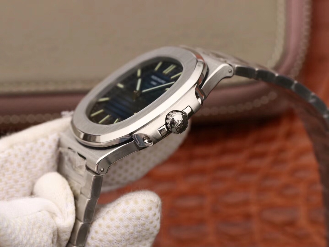 patek-philippe-1686-5.jpg