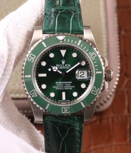 N Rolex V8s green water ghost (alligator skin version will send a pair of steel belts) Submariner series 116610LV alligator skin green ghost.